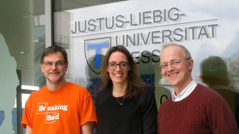 Preisträger in der Kategorie Chemie: Siegfried Schindler, Nicole Graulich und Richard Göttlich (Universität Gießen, v.li.). Foto: Heiko Barth